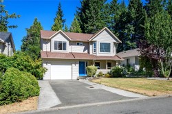 2084 Anna Pl  Courtenay, BC V9N 9B4