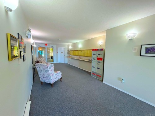 201-1216 Island Hwy South, Campbell River, BC - Indoor Photo Showing Other Room