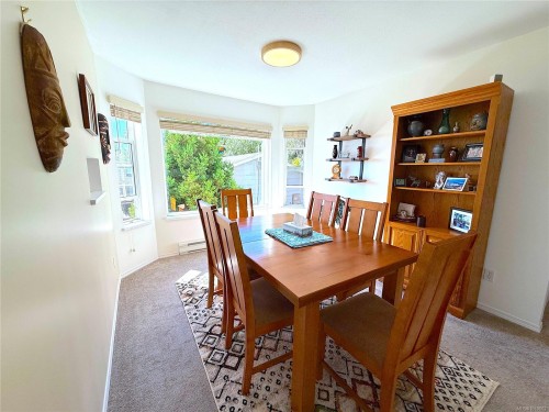 201-1216 Island Hwy South, Campbell River, BC - Indoor Photo Showing Dining Room