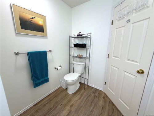 201-1216 Island Hwy South, Campbell River, BC - Indoor Photo Showing Bathroom