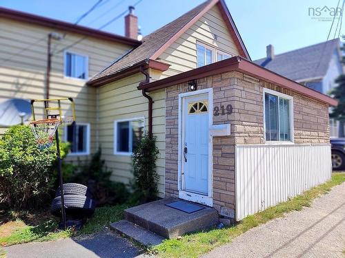 219 Rockdale Avenue  Sydney, NS B1P 1Z8