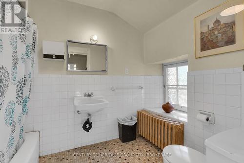 389 King Street E, Gananoque, ON - Indoor Photo Showing Bathroom