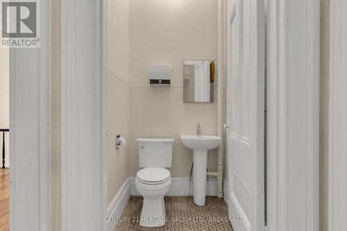 389 King Street E, Gananoque, ON - Indoor Photo Showing Bathroom