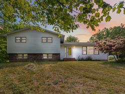 1097 Bog Road  Falmouth, NS B0P 1P0