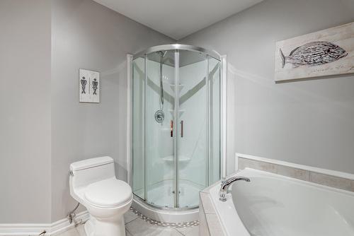 Bathroom - 104 Rue Proulx, Saint-Joseph-Du-Lac, QC - Indoor Photo Showing Bathroom