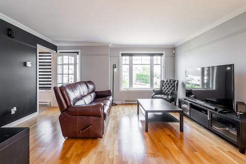 Living room - 104 Rue Proulx, Saint-Joseph-Du-Lac, QC - Indoor Photo Showing Living Room