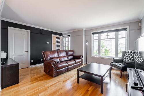 Living room - 104 Rue Proulx, Saint-Joseph-Du-Lac, QC - Indoor Photo Showing Living Room