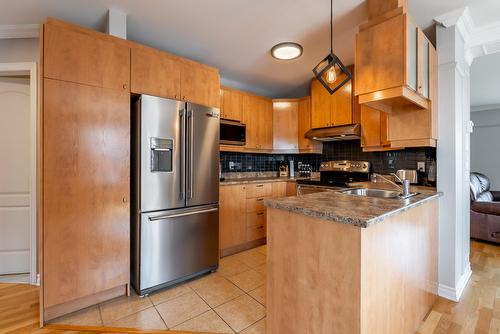 Kitchen - 104 Rue Proulx, Saint-Joseph-Du-Lac, QC - Indoor Photo Showing Kitchen With Double Sink