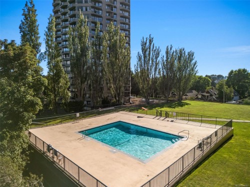 904-647 Michigan St, Victoria, BC - Outdoor With In Ground Pool With Backyard