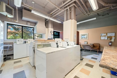 904-647 Michigan St, Victoria, BC - Indoor Photo Showing Laundry Room