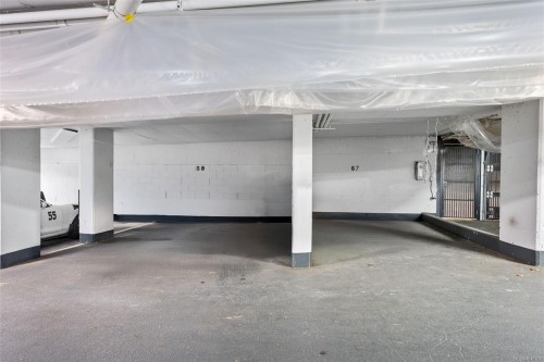 904-647 Michigan St, Victoria, BC - Indoor Photo Showing Garage
