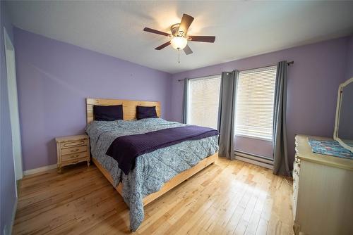 920 22Nd Avenue, Cranbrook, BC - Indoor Photo Showing Bedroom