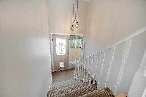 920 22Nd Avenue, Cranbrook, BC - Indoor Photo Showing Other Room