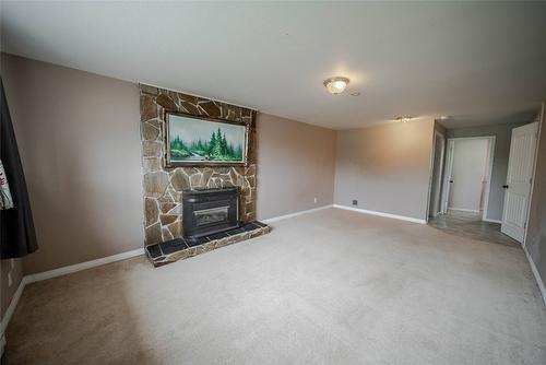 920 22Nd Avenue, Cranbrook, BC - Indoor With Fireplace