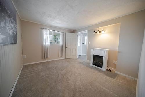 920 22Nd Avenue, Cranbrook, BC - Indoor With Fireplace