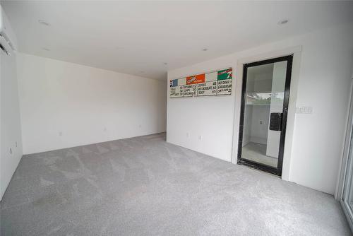 920 22Nd Avenue, Cranbrook, BC - Indoor Photo Showing Other Room