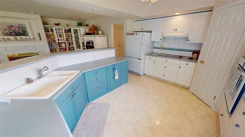 34-1401 Willowbrook Drive, Cranbrook, BC - Indoor Photo Showing Kitchen