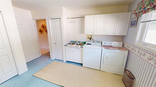 34-1401 Willowbrook Drive, Cranbrook, BC - Indoor Photo Showing Laundry Room