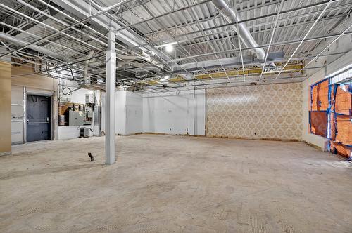 Commerce - 613 Rue Principale, Laval (Sainte-Dorothée), QC - Indoor