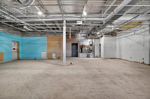 Commerce - 613 Rue Principale, Laval (Sainte-Dorothée), QC - Indoor