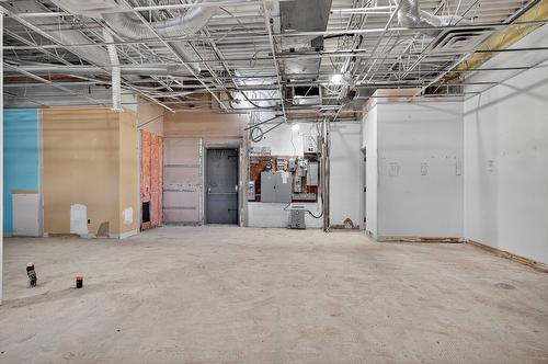 Commerce - 613 Rue Principale, Laval (Sainte-Dorothée), QC - Indoor