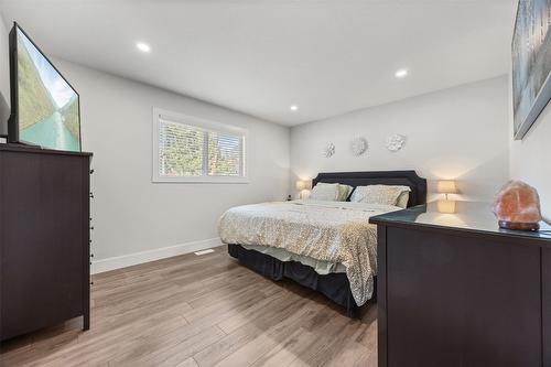 1255 Rio Drive, Kelowna, BC - Indoor Photo Showing Bedroom