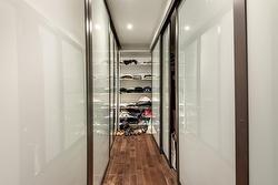 Walk-in closet - 