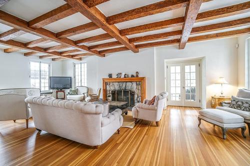 Salon - 1 Ch. De La Montagne, Saint-André-D'Argenteuil, QC - Indoor Photo Showing Living Room With Fireplace
