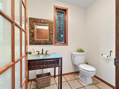 3211 Mcdonald Avenue, Brandon, MB - Indoor Photo Showing Bathroom