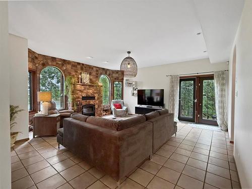 3211 Mcdonald Avenue, Brandon, MB - Indoor With Fireplace