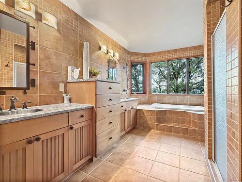 3211 Mcdonald Avenue, Brandon, MB - Indoor Photo Showing Bathroom