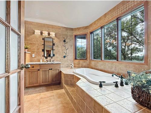 3211 Mcdonald Avenue, Brandon, MB - Indoor Photo Showing Bathroom