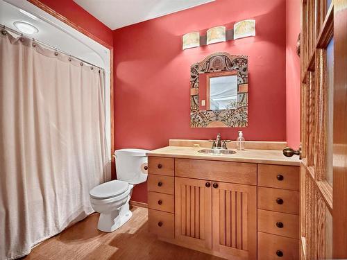 3211 Mcdonald Avenue, Brandon, MB - Indoor Photo Showing Bathroom