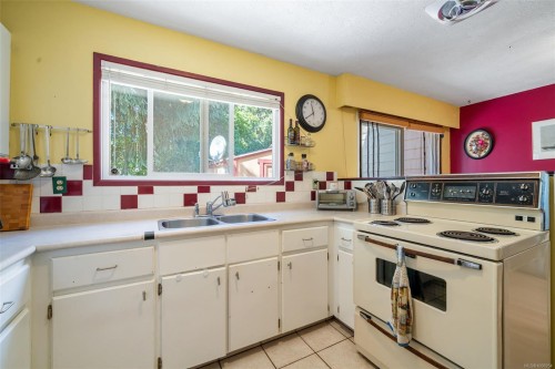 111-2860 Sooke Lake Rd, Langford, BC 