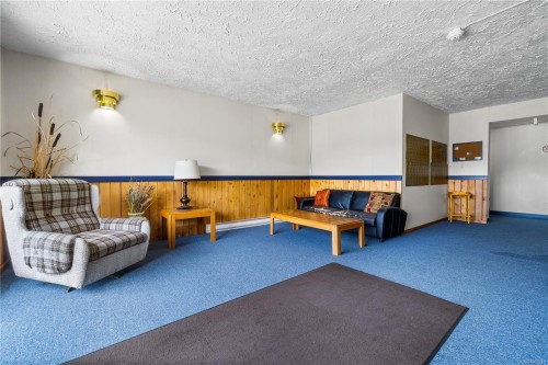 305-611 Macmillan Dr, Sayward, BC - Indoor Photo Showing Other Room