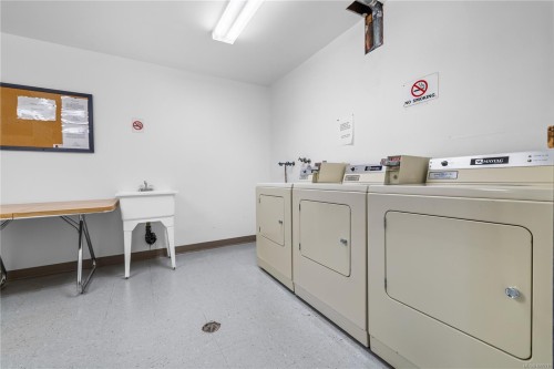 305-611 Macmillan Dr, Sayward, BC - Indoor Photo Showing Laundry Room