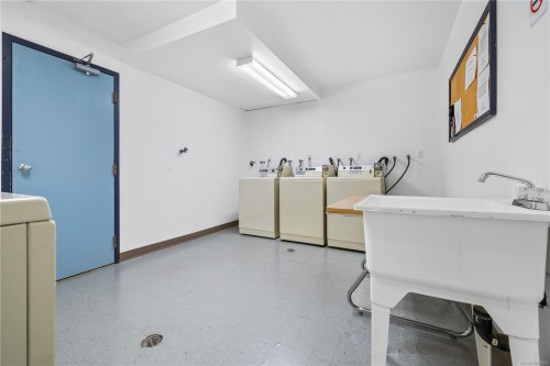 305-611 Macmillan Dr, Sayward, BC - Indoor Photo Showing Laundry Room