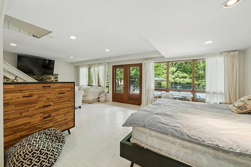 Family room - 3 Place D'Artois, Estérel, QC - Indoor Photo Showing Bedroom