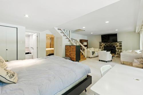 Family room - 3 Place D'Artois, Estérel, QC - Indoor Photo Showing Bedroom