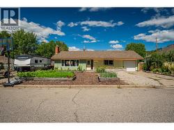 301 SYLVIA Crescent  Trail, BC V1R 1A4