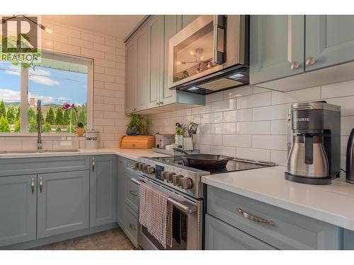 301 Sylvia Crescent, Trail, BC - Indoor Photo Showing Kitchen