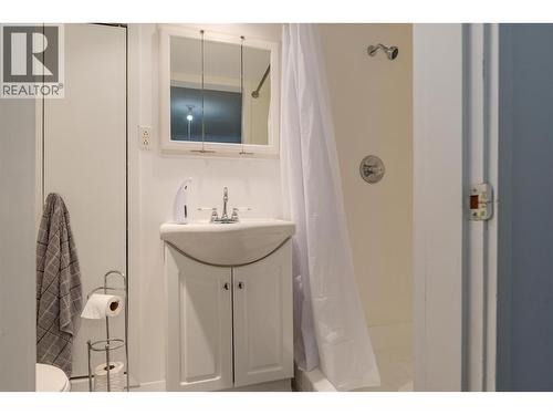 301 Sylvia Crescent, Trail, BC - Indoor Photo Showing Bathroom