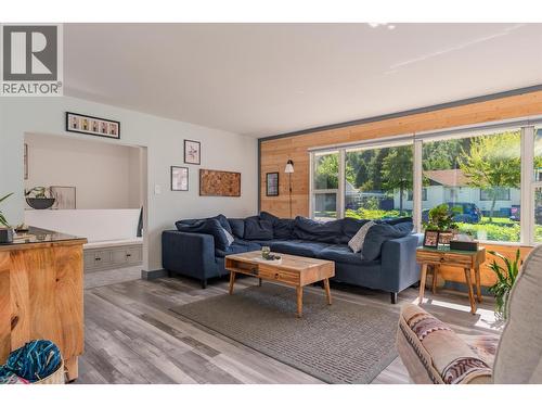 301 Sylvia Crescent, Trail, BC - Indoor Photo Showing Living Room