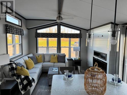 Trilm - 1336 S Morrison Lake Road, Gravenhurst, ON - Indoor Photo Showing Other Room