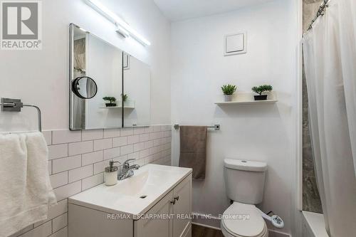 346 Hughson Street N, Hamilton, ON - Indoor Photo Showing Bathroom
