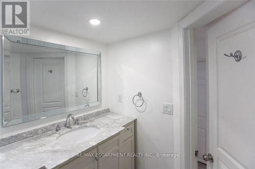 346 Hughson Street N, Hamilton, ON - Indoor Photo Showing Bathroom