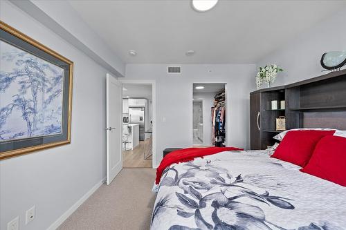 902-485 Groves Avenue, Kelowna, BC - Indoor Photo Showing Bedroom