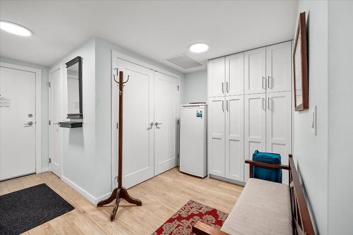 902-485 Groves Avenue, Kelowna, BC - Indoor Photo Showing Other Room