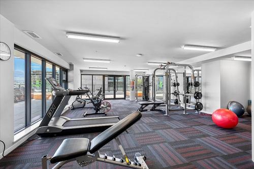 902-485 Groves Avenue, Kelowna, BC - Indoor Photo Showing Gym Room