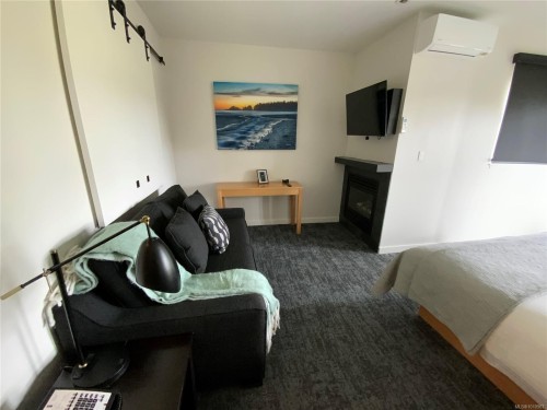 202-596 Marine Dr, Ucluelet, BC - Indoor With Fireplace